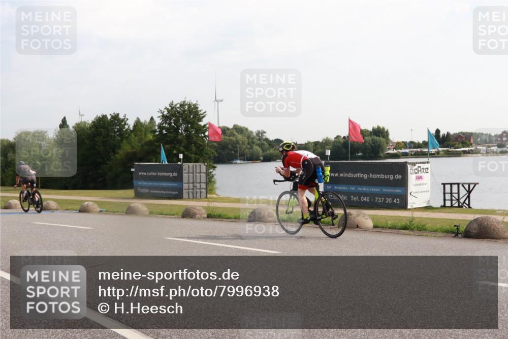 15.06.2025 - 27. Vierlanden-Triathlon H.Heesch http://msf.ph/oto/7996938 15.06.2025 09:31:25 Radfahren 13, 127, 148 meine-sportfotos.de