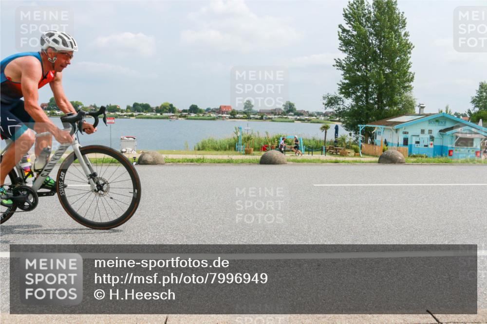 21.06.2025 - 27. Vierlanden-Triathlon H.Heesch http://msf.ph/oto/7996949 15.06.2025 12:23:47 Radfahren 803, 840 meine-sportfotos.de