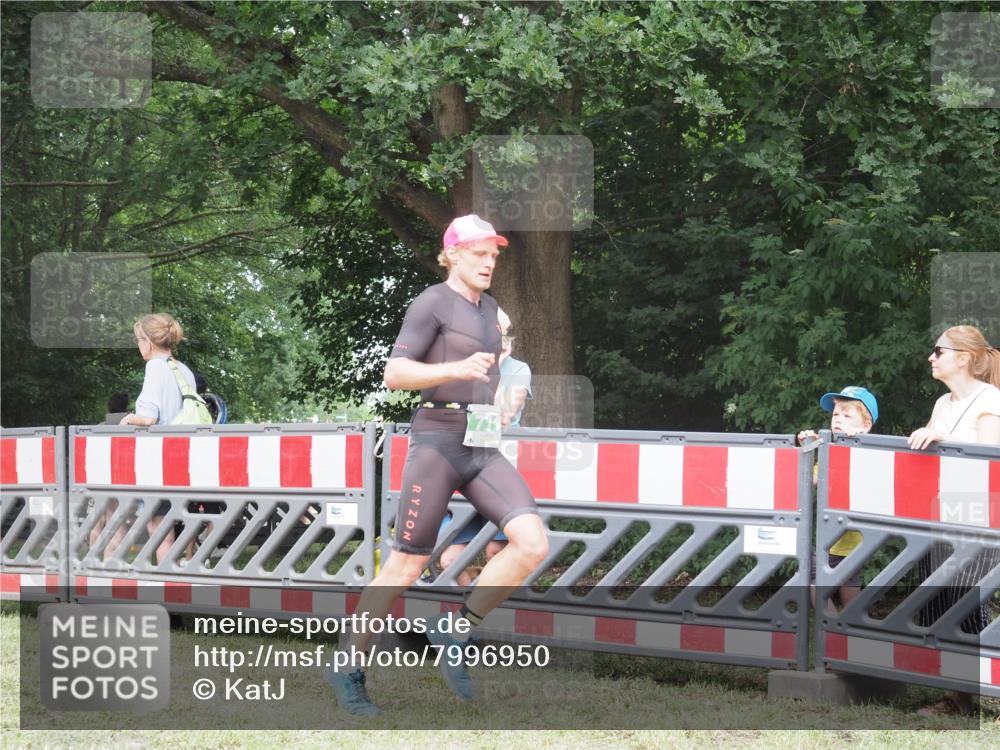 21.06.2025 - 27. Vierlanden-Triathlon KatJ http://msf.ph/oto/7996950 15.06.2025 12:49:44 Ziel 771 meine-sportfotos.de