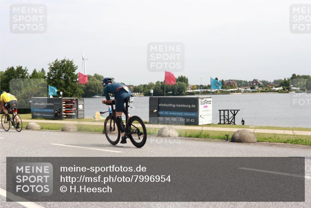 15.06.2025 - 27. Vierlanden-Triathlon H.Heesch http://msf.ph/oto/7996954 15.06.2025 11:31:40 Radfahren 652, 682, 759, 838, 956 meine-sportfotos.de