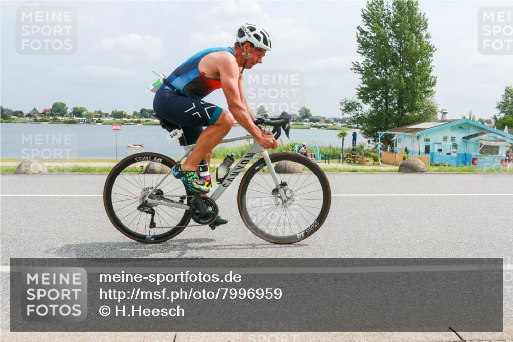 21.06.2025 - 27. Vierlanden-Triathlon H.Heesch http://msf.ph/oto/7996959 15.06.2025 12:23:48 Radfahren 803, 840 meine-sportfotos.de