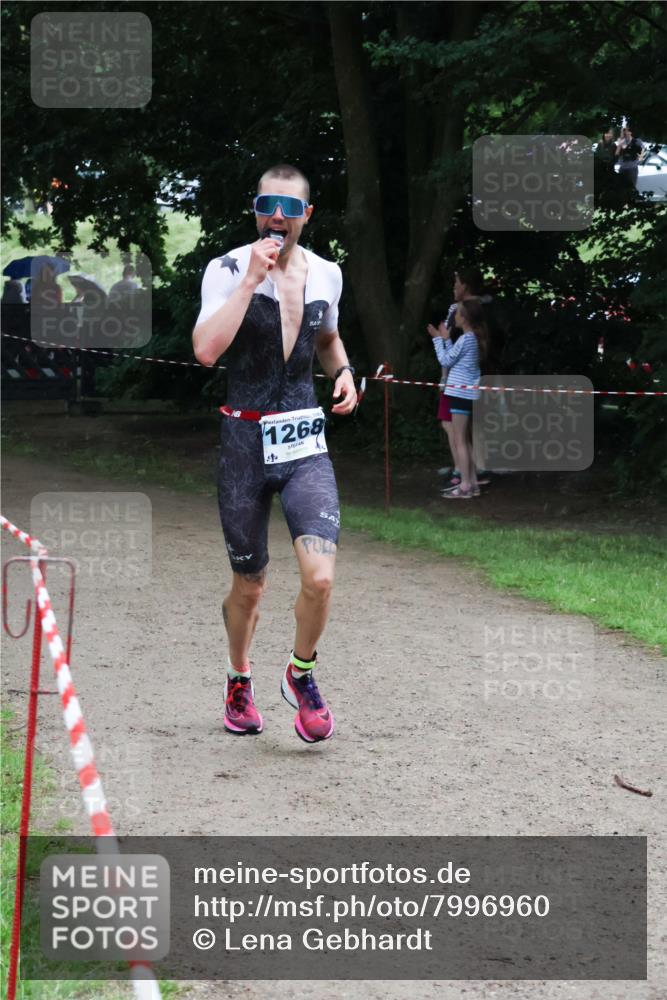 21.06.2025 - 27. Vierlanden-Triathlon Lena Gebhardt http://msf.ph/oto/7996960 15.06.2025 13:53:52 Laufen 1268 meine-sportfotos.de