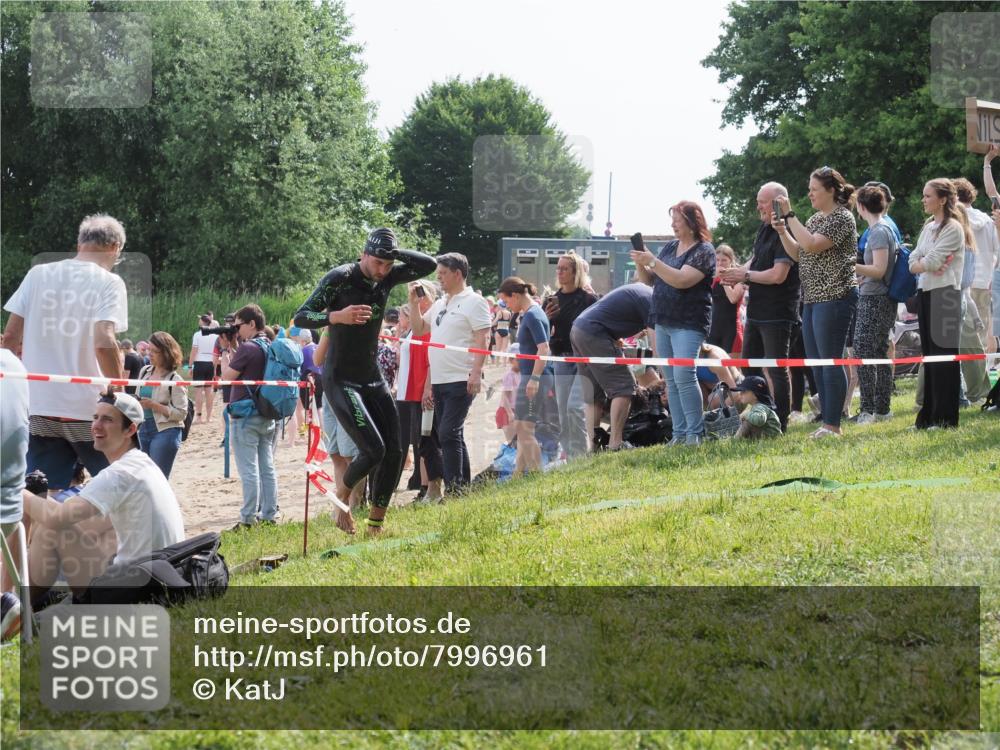 15.06.2025 - 27. Vierlanden-Triathlon KatJ http://msf.ph/oto/7996961 15.06.2025 09:55:44 Schwimmen 272, 273, 300, 303, 329, 548 meine-sportfotos.de