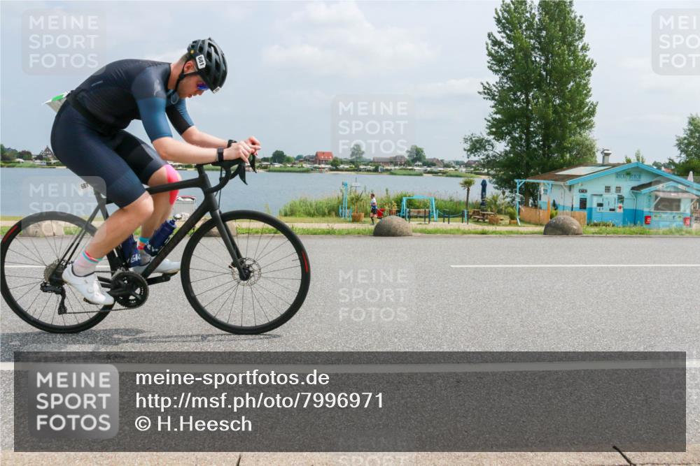 21.06.2025 - 27. Vierlanden-Triathlon H.Heesch http://msf.ph/oto/7996971 15.06.2025 12:23:58 Radfahren 681, 762 meine-sportfotos.de
