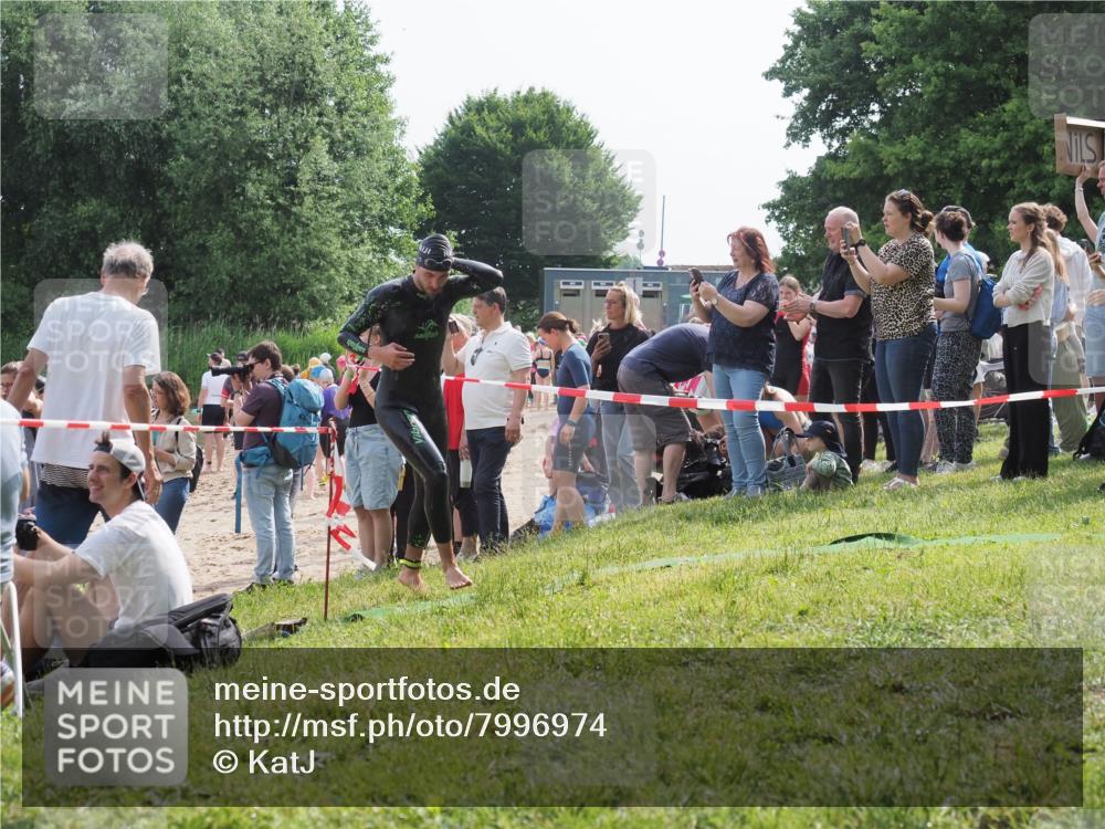 15.06.2025 - 27. Vierlanden-Triathlon KatJ http://msf.ph/oto/7996974 15.06.2025 09:55:45 Schwimmen 272, 273, 300, 303, 548 meine-sportfotos.de