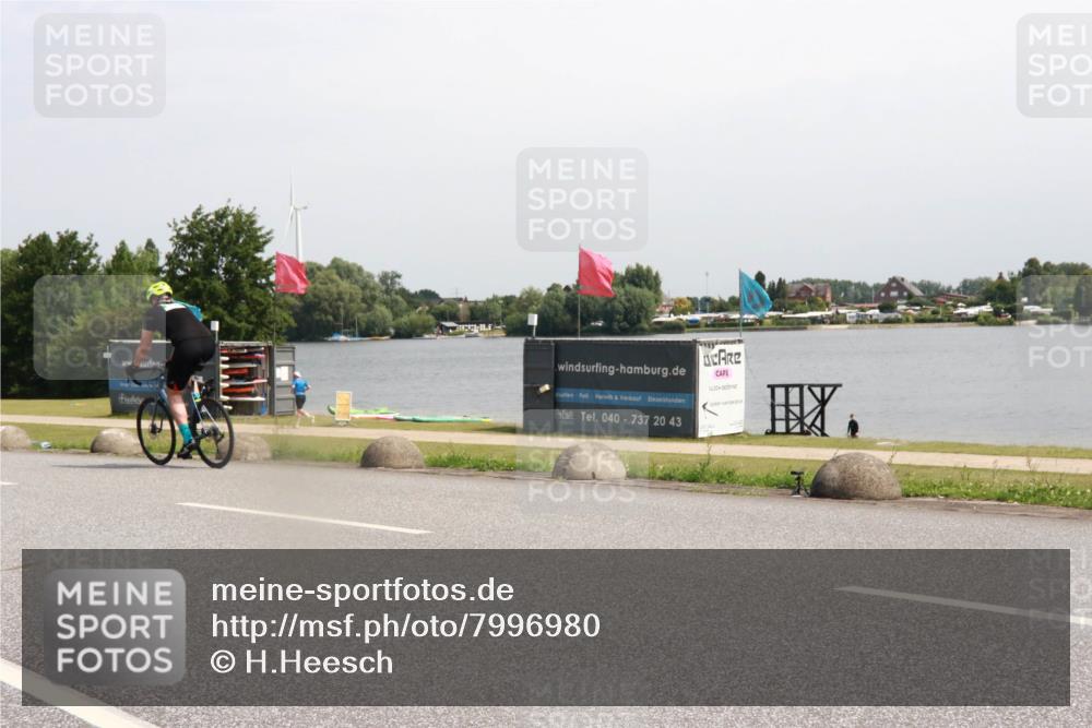 15.06.2025 - 27. Vierlanden-Triathlon H.Heesch http://msf.ph/oto/7996980 15.06.2025 11:31:41 Radfahren 652, 682, 759, 838, 956, 957 meine-sportfotos.de