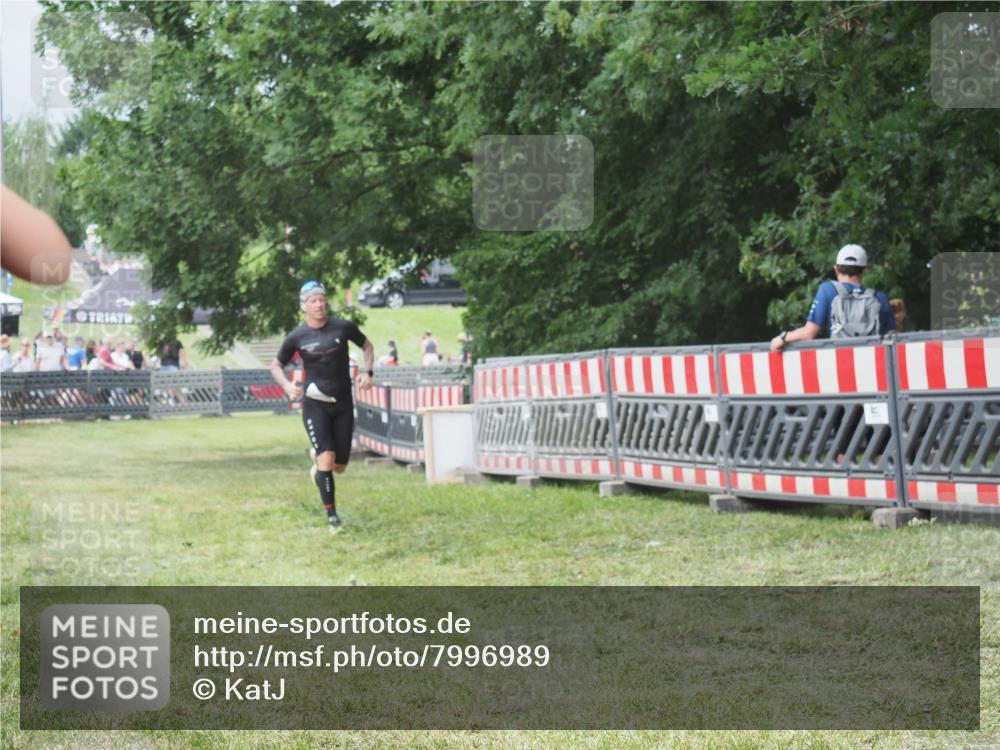 21.06.2025 - 27. Vierlanden-Triathlon KatJ http://msf.ph/oto/7996989 15.06.2025 12:50:14 Ziel 100 meine-sportfotos.de