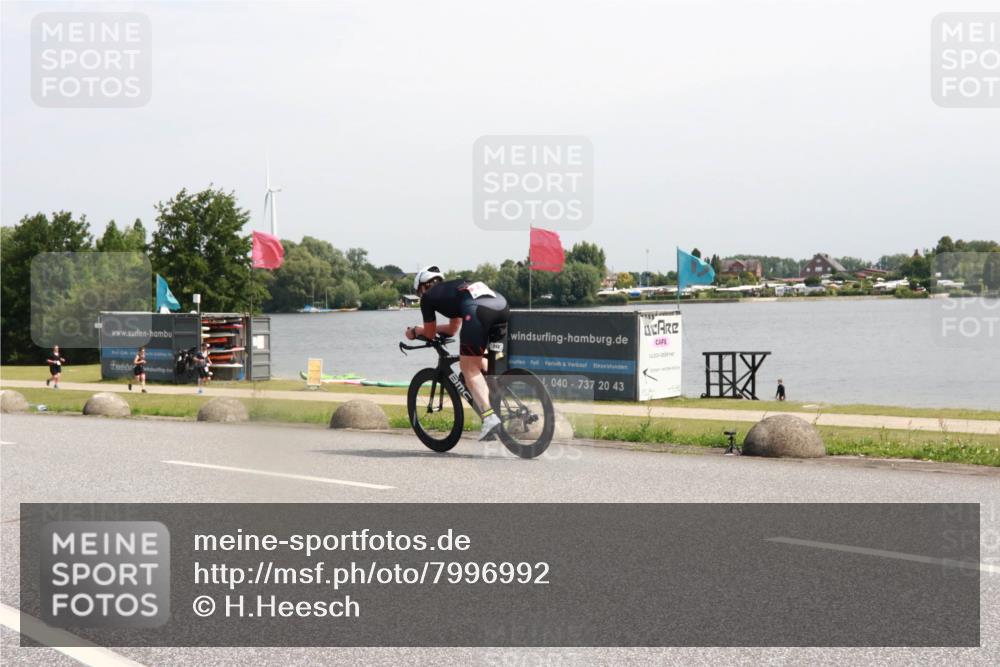 15.06.2025 - 27. Vierlanden-Triathlon H.Heesch http://msf.ph/oto/7996992 15.06.2025 11:31:48 Radfahren 682, 956, 957 meine-sportfotos.de