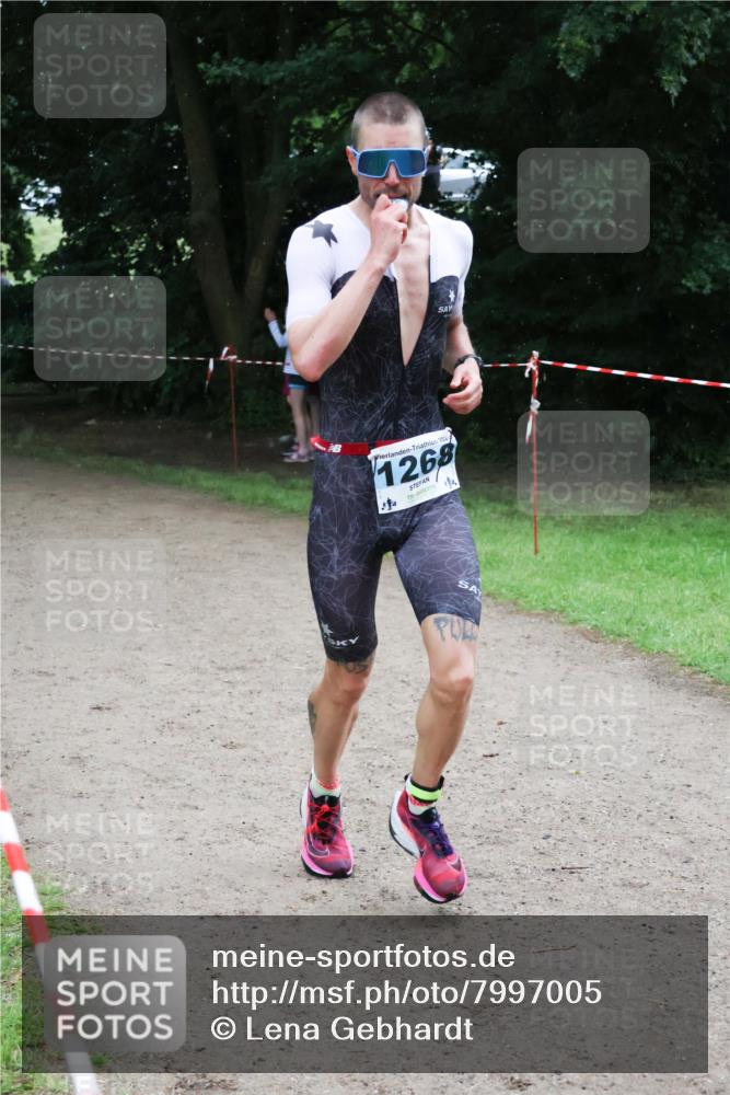 21.06.2025 - 27. Vierlanden-Triathlon Lena Gebhardt http://msf.ph/oto/7997005 15.06.2025 13:53:53 Laufen 1268 meine-sportfotos.de