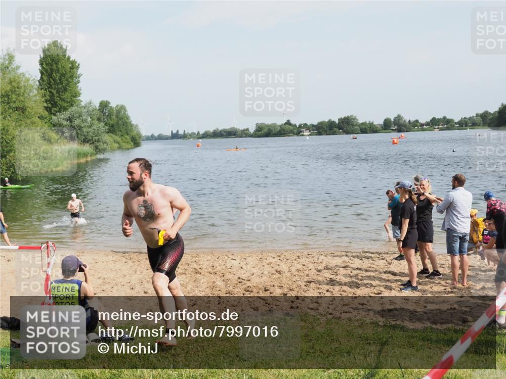 21.06.2025 - 27. Vierlanden-Triathlon MichiJ http://msf.ph/oto/7997016 15.06.2026 09:58:11 Schwimmen 289, 321, 360 meine-sportfotos.de