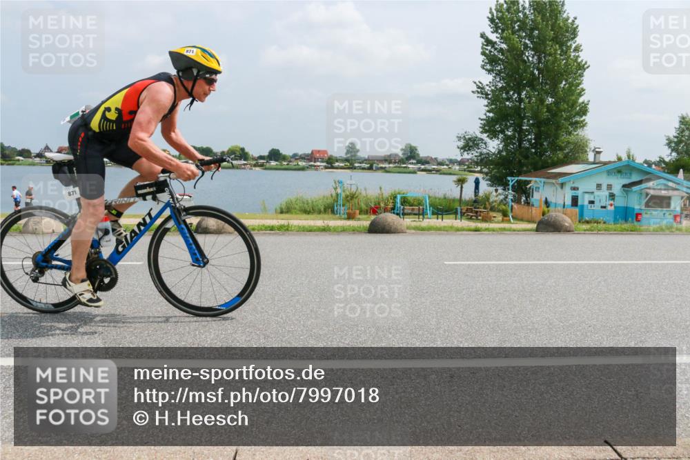 21.06.2025 - 27. Vierlanden-Triathlon H.Heesch http://msf.ph/oto/7997018 15.06.2025 12:24:05 Radfahren 658, 871 meine-sportfotos.de