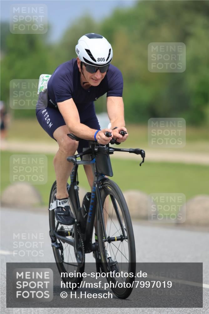 21.06.2025 - 27. Vierlanden-Triathlon H.Heesch http://msf.ph/oto/7997019 15.06.2025 12:23:36 Radfahren 733, 805, 812 meine-sportfotos.de