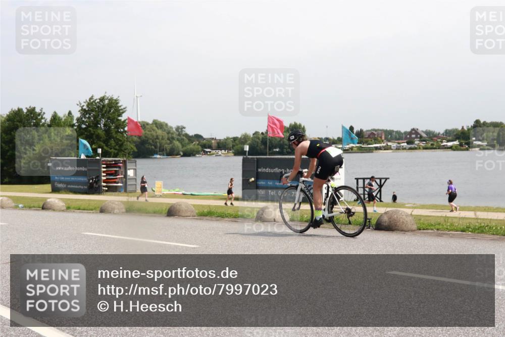15.06.2025 - 27. Vierlanden-Triathlon H.Heesch http://msf.ph/oto/7997023 15.06.2025 11:31:53 Radfahren 113, 252, 913 meine-sportfotos.de