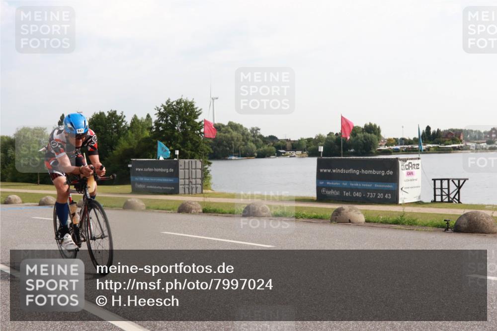 15.06.2025 - 27. Vierlanden-Triathlon H.Heesch http://msf.ph/oto/7997024 15.06.2025 09:31:54 Radfahren 143 meine-sportfotos.de