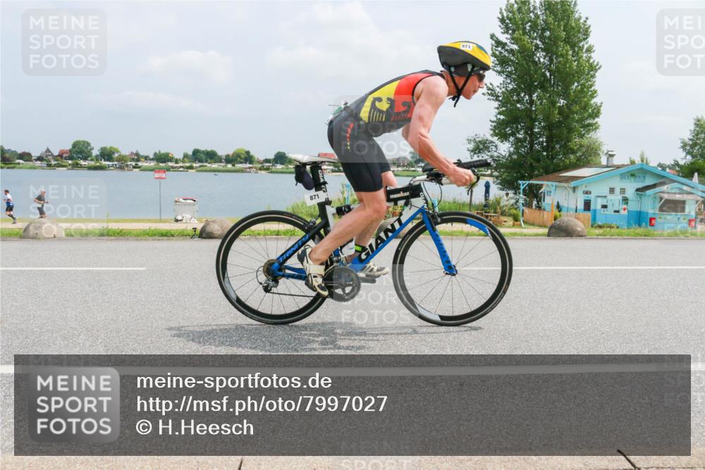 21.06.2025 - 27. Vierlanden-Triathlon H.Heesch http://msf.ph/oto/7997027 15.06.2025 12:24:05 Radfahren 658, 871 meine-sportfotos.de