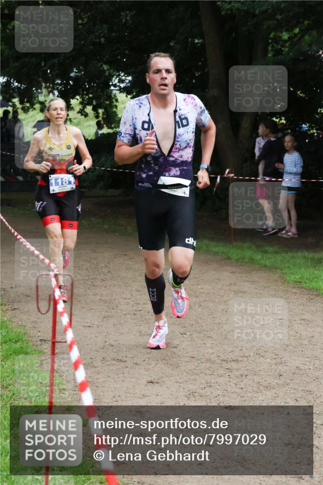 21.06.2025 - 27. Vierlanden-Triathlon Lena Gebhardt http://msf.ph/oto/7997029 15.06.2025 13:53:59 Laufen 1181, 4 meine-sportfotos.de