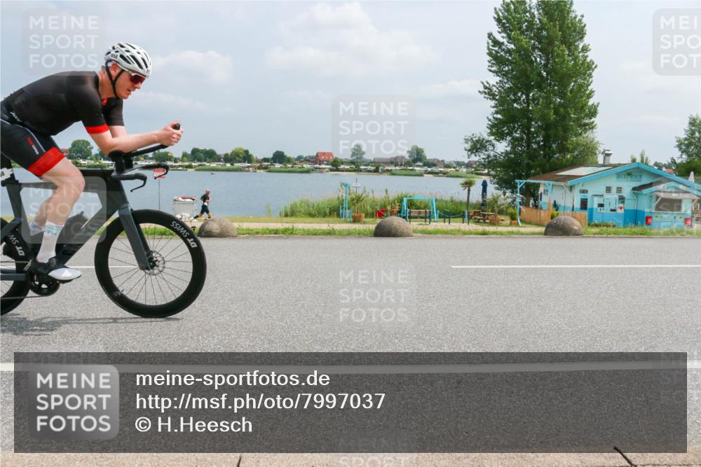 21.06.2025 - 27. Vierlanden-Triathlon H.Heesch http://msf.ph/oto/7997037 15.06.2025 12:24:07 Radfahren 658, 871 meine-sportfotos.de