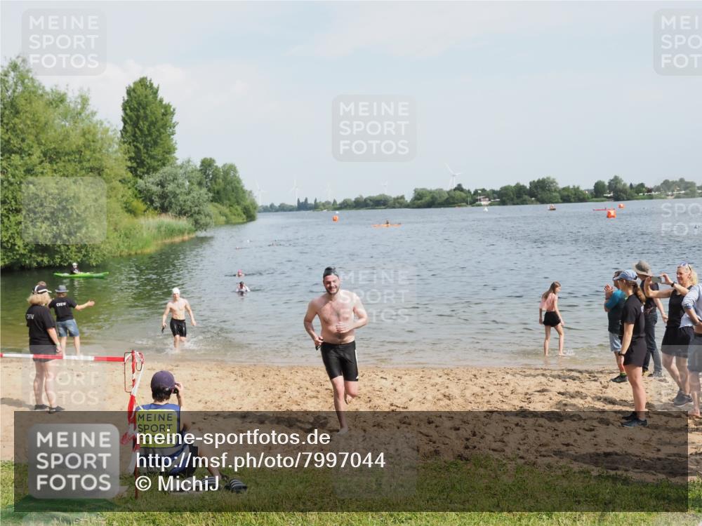 21.06.2025 - 27. Vierlanden-Triathlon MichiJ http://msf.ph/oto/7997044 15.06.2026 09:58:13 Schwimmen 289, 321, 360 meine-sportfotos.de