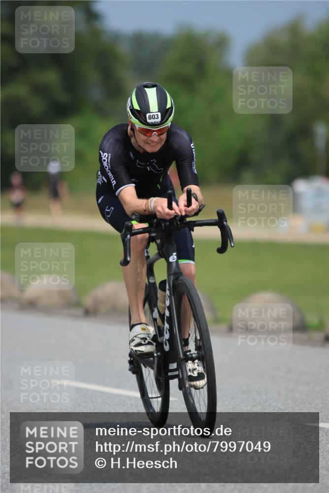 21.06.2025 - 27. Vierlanden-Triathlon H.Heesch http://msf.ph/oto/7997049 15.06.2025 12:23:44 Radfahren 803, 840 meine-sportfotos.de