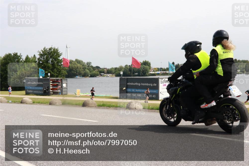 15.06.2025 - 27. Vierlanden-Triathlon H.Heesch http://msf.ph/oto/7997050 15.06.2025 11:31:54 Radfahren 113, 252, 898, 913 meine-sportfotos.de