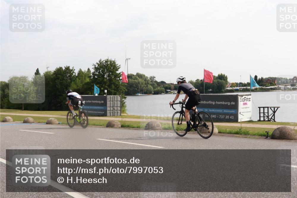 15.06.2025 - 27. Vierlanden-Triathlon H.Heesch http://msf.ph/oto/7997053 15.06.2025 09:32:02 Radfahren 18, 38, 93, 178, 185 meine-sportfotos.de