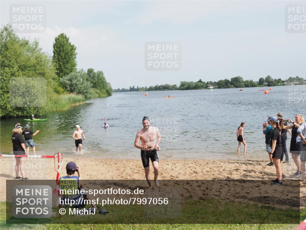 21.06.2025 - 27. Vierlanden-Triathlon MichiJ http://msf.ph/oto/7997056 15.06.2026 09:58:13 Schwimmen 289, 321, 360 meine-sportfotos.de