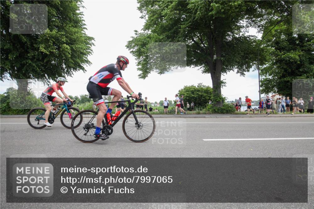 15.06.2025 - 7 Türme Triathlon Yannick Fuchs http://msf.ph/oto/7997065 15.06.2025 13:48:55 Radfahren 212, 230, 428, 761, 796, 806, 1092, 1110 meine-sportfotos.de
