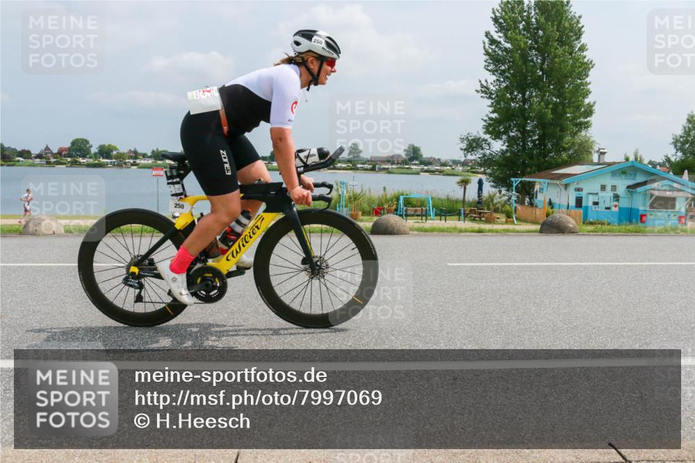 21.06.2025 - 27. Vierlanden-Triathlon H.Heesch http://msf.ph/oto/7997069 15.06.2025 12:24:16 Radfahren 250, 918 meine-sportfotos.de