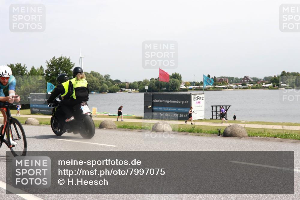 15.06.2025 - 27. Vierlanden-Triathlon H.Heesch http://msf.ph/oto/7997075 15.06.2025 11:31:55 Radfahren 113, 252, 898, 913 meine-sportfotos.de