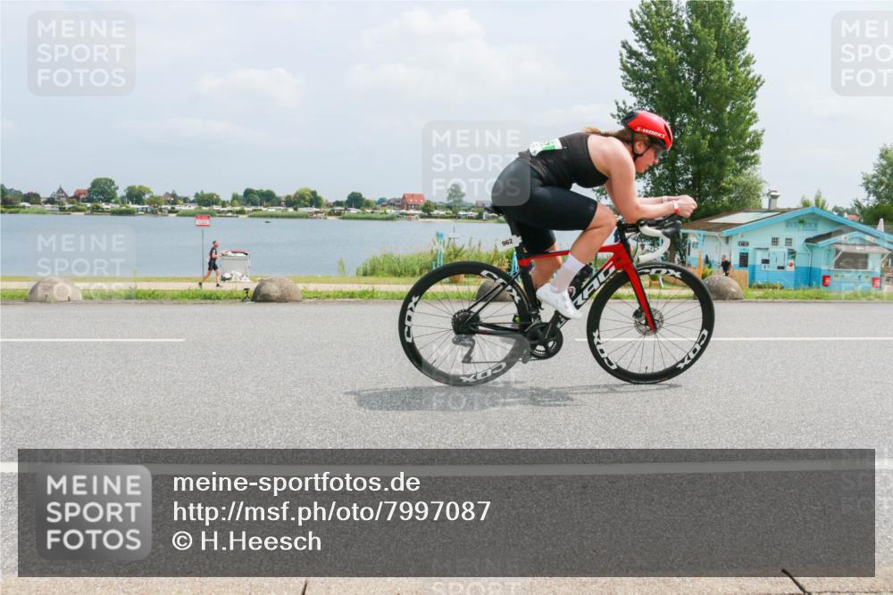 21.06.2025 - 27. Vierlanden-Triathlon H.Heesch http://msf.ph/oto/7997087 15.06.2025 12:24:23 Radfahren 962 meine-sportfotos.de