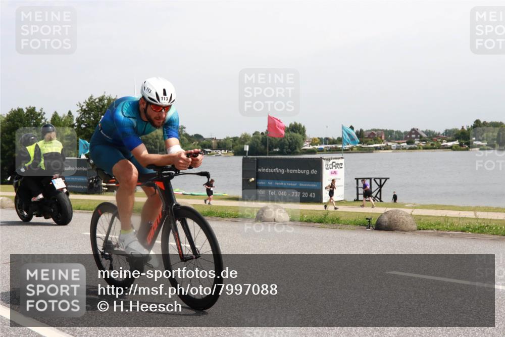 15.06.2025 - 27. Vierlanden-Triathlon H.Heesch http://msf.ph/oto/7997088 15.06.2025 11:31:55 Radfahren 113, 252, 898, 913 meine-sportfotos.de