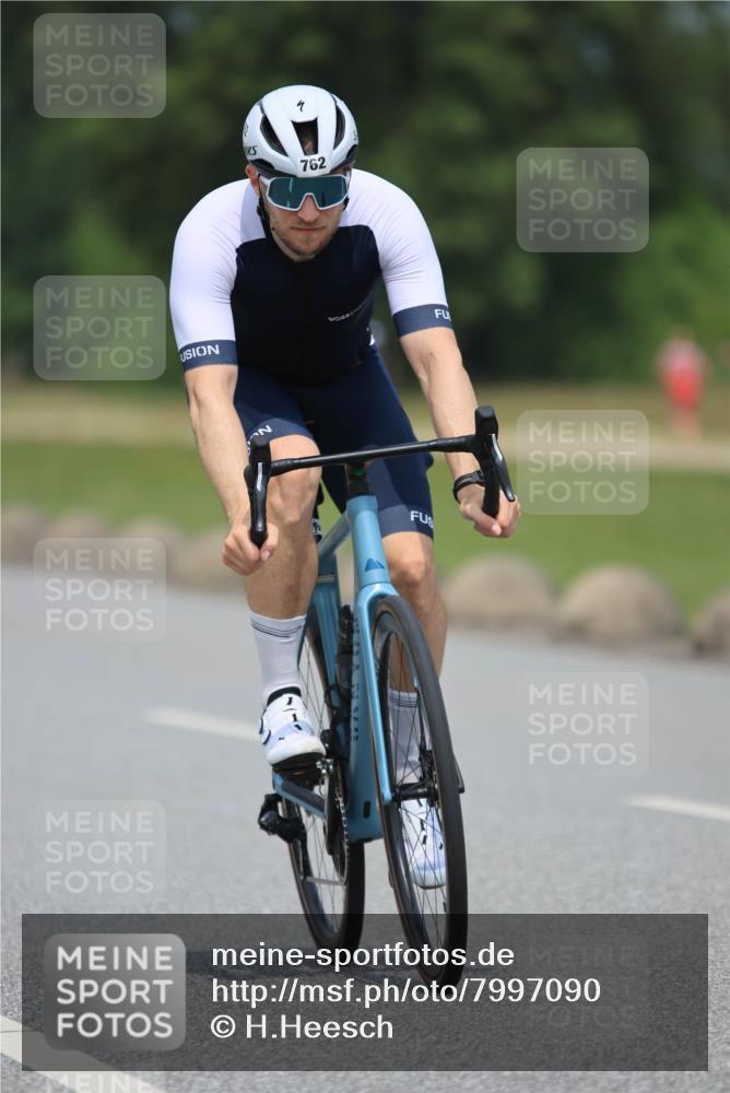 21.06.2025 - 27. Vierlanden-Triathlon H.Heesch http://msf.ph/oto/7997090 15.06.2025 12:23:57 Radfahren 658, 681, 762, 871 meine-sportfotos.de