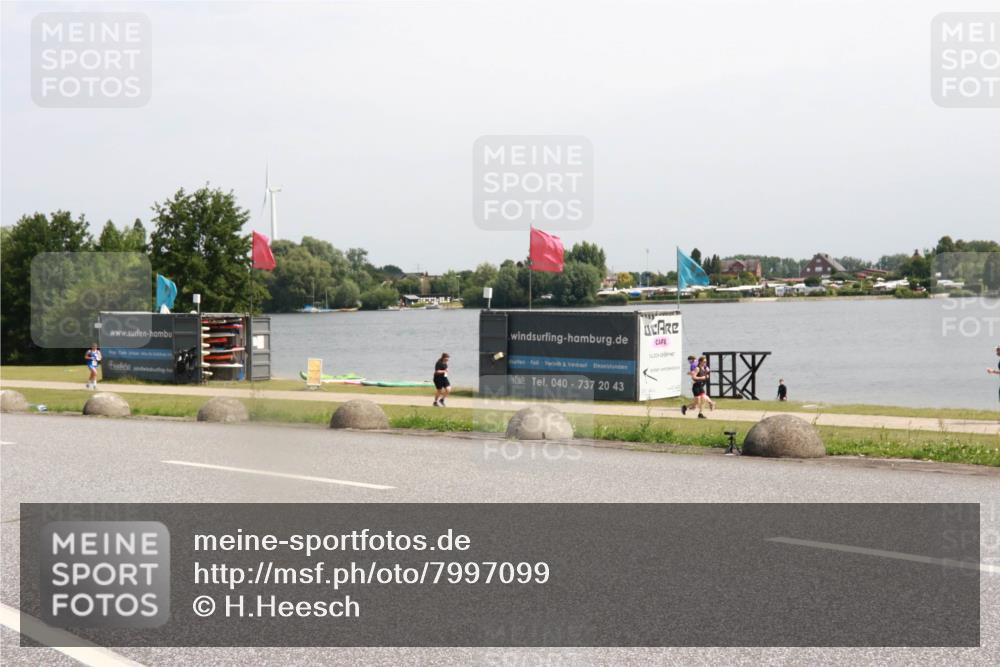 15.06.2025 - 27. Vierlanden-Triathlon H.Heesch http://msf.ph/oto/7997099 15.06.2025 11:31:55 Radfahren 113, 252, 898, 913 meine-sportfotos.de