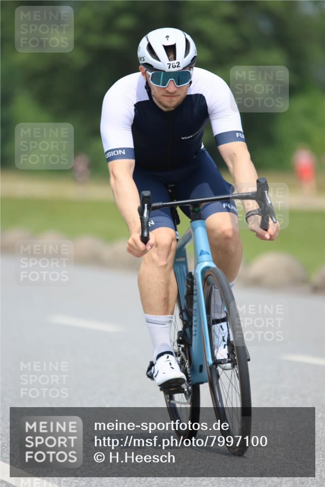 21.06.2025 - 27. Vierlanden-Triathlon H.Heesch http://msf.ph/oto/7997100 15.06.2025 12:23:57 Radfahren 658, 681, 762, 871 meine-sportfotos.de