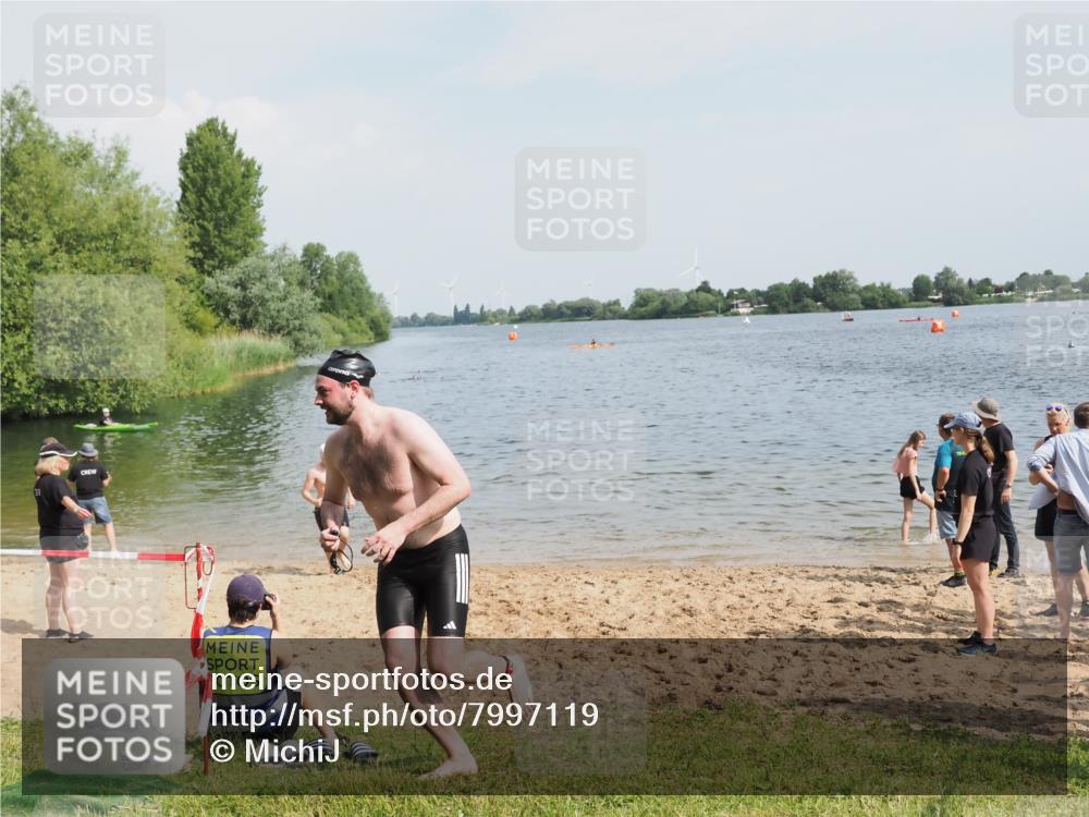 21.06.2025 - 27. Vierlanden-Triathlon MichiJ http://msf.ph/oto/7997119 15.06.2026 09:58:15 Schwimmen 289, 321, 360 meine-sportfotos.de
