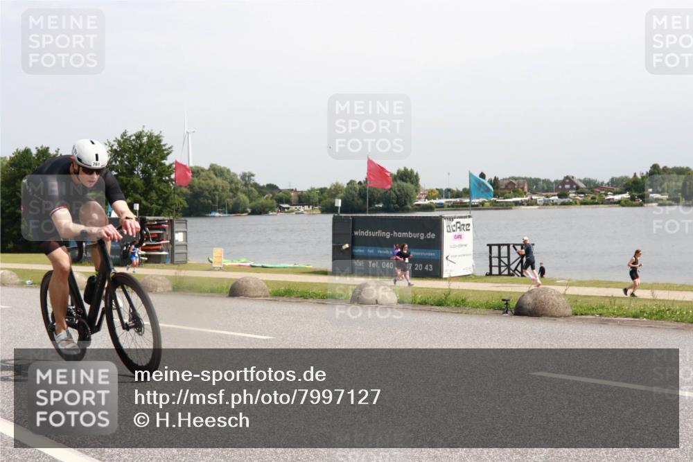 15.06.2025 - 27. Vierlanden-Triathlon H.Heesch http://msf.ph/oto/7997127 15.06.2025 11:31:58 Radfahren 113, 761, 898, 913 meine-sportfotos.de