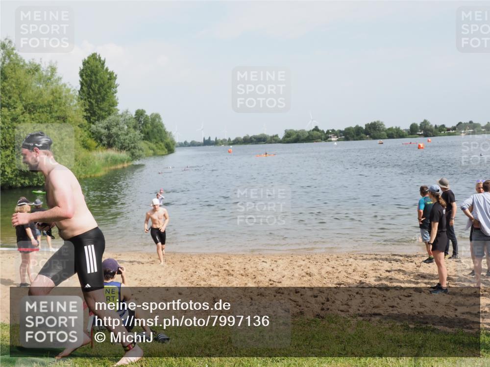 21.06.2025 - 27. Vierlanden-Triathlon MichiJ http://msf.ph/oto/7997136 15.06.2026 09:58:15 Schwimmen 289, 321, 360 meine-sportfotos.de