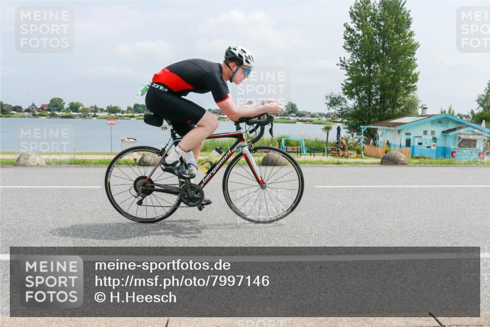 21.06.2025 - 27. Vierlanden-Triathlon H.Heesch http://msf.ph/oto/7997146 15.06.2025 12:24:49 Radfahren 738 meine-sportfotos.de
