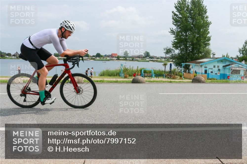 21.06.2025 - 27. Vierlanden-Triathlon H.Heesch http://msf.ph/oto/7997152 15.06.2025 12:25:00 Radfahren 728 meine-sportfotos.de