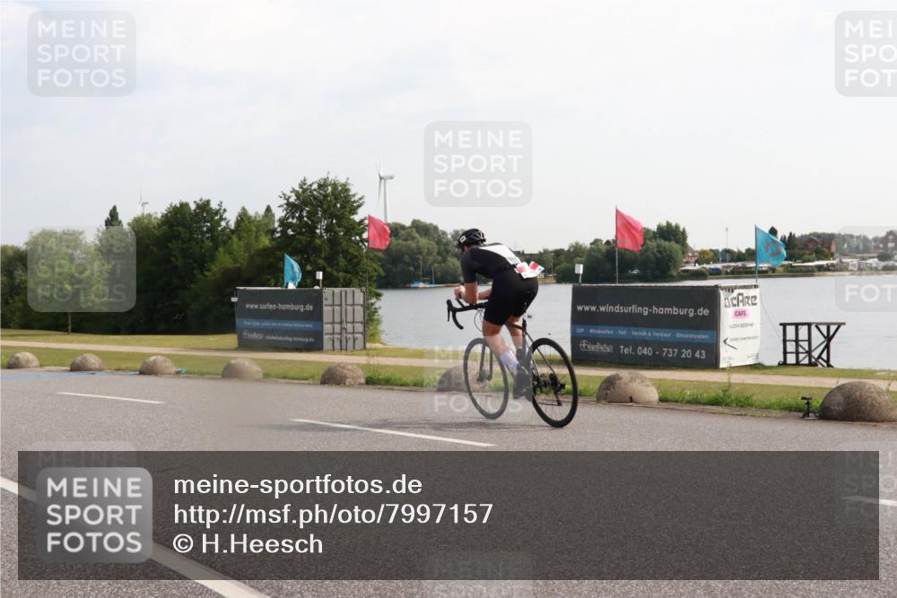 15.06.2025 - 27. Vierlanden-Triathlon H.Heesch http://msf.ph/oto/7997157 15.06.2025 09:32:45 Radfahren 84 meine-sportfotos.de