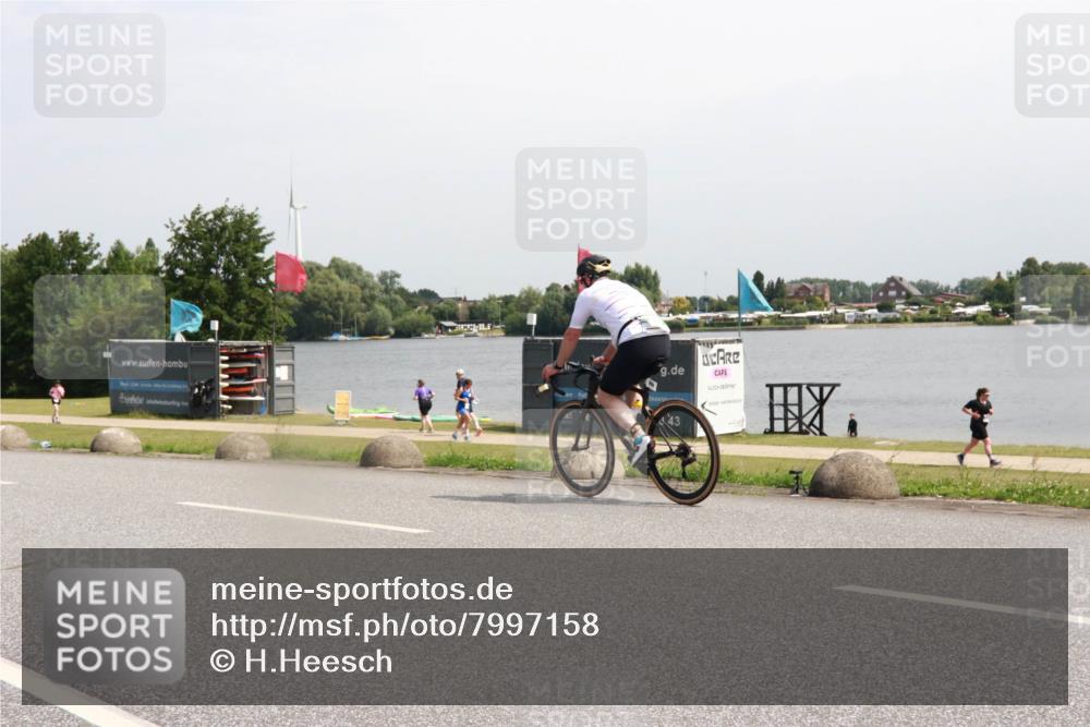 15.06.2025 - 27. Vierlanden-Triathlon H.Heesch http://msf.ph/oto/7997158 15.06.2025 11:32:01 Radfahren 113, 761, 898 meine-sportfotos.de