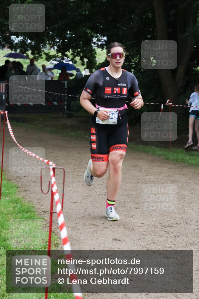 21.06.2025 - 27. Vierlanden-Triathlon Lena Gebhardt http://msf.ph/oto/7997159 15.06.2025 13:54:39 Laufen 12, 202, 96 meine-sportfotos.de