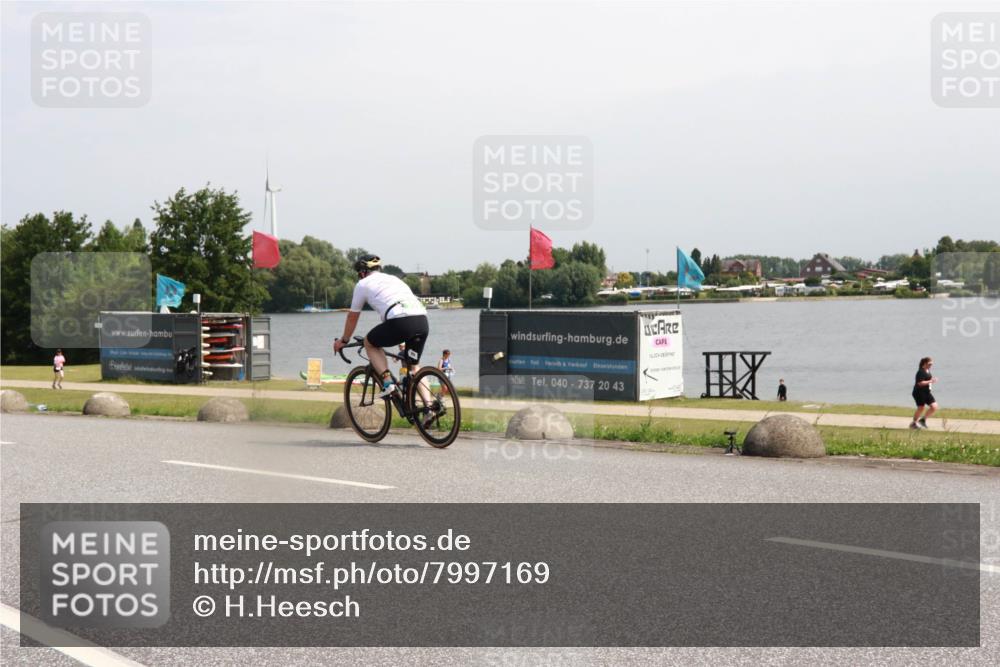 15.06.2025 - 27. Vierlanden-Triathlon H.Heesch http://msf.ph/oto/7997169 15.06.2025 11:32:02 Radfahren 761, 898 meine-sportfotos.de