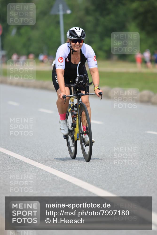 21.06.2025 - 27. Vierlanden-Triathlon H.Heesch http://msf.ph/oto/7997180 15.06.2025 12:24:12 Radfahren 250, 918 meine-sportfotos.de