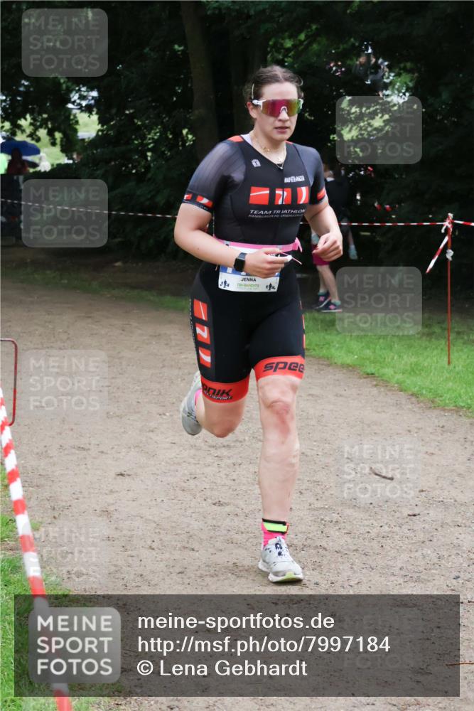 21.06.2025 - 27. Vierlanden-Triathlon Lena Gebhardt http://msf.ph/oto/7997184 15.06.2025 13:54:40 Laufen 7 meine-sportfotos.de
