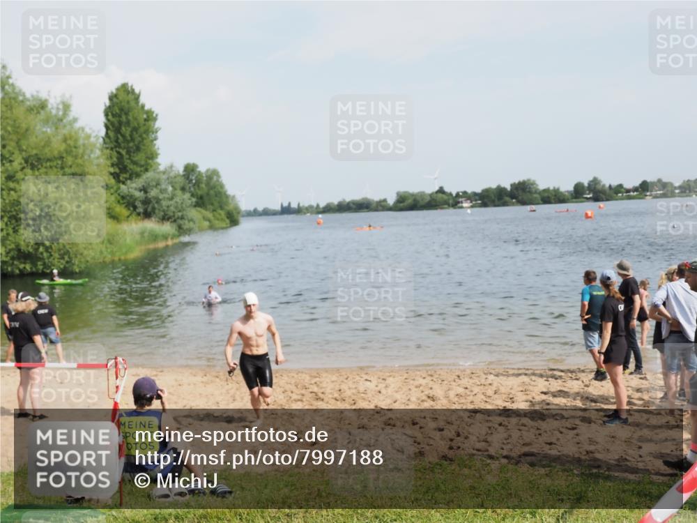 21.06.2025 - 27. Vierlanden-Triathlon MichiJ http://msf.ph/oto/7997188 15.06.2026 09:58:17 Schwimmen 289, 321, 360 meine-sportfotos.de