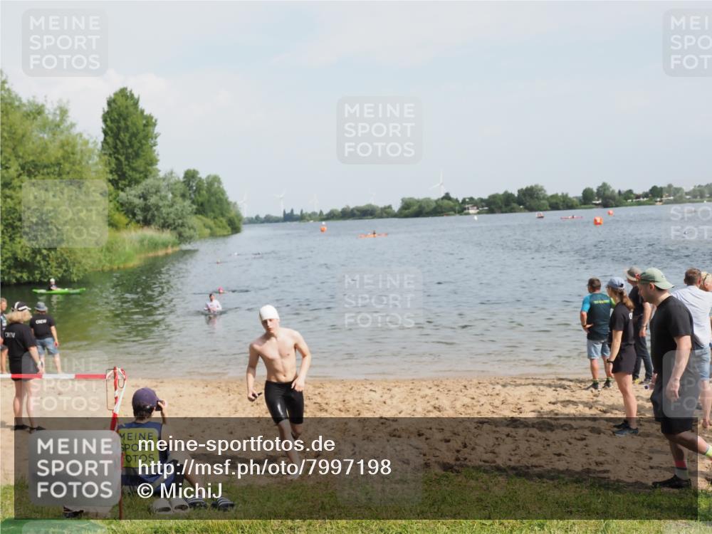 21.06.2025 - 27. Vierlanden-Triathlon MichiJ http://msf.ph/oto/7997198 15.06.2026 09:58:17 Schwimmen 289, 321, 360 meine-sportfotos.de