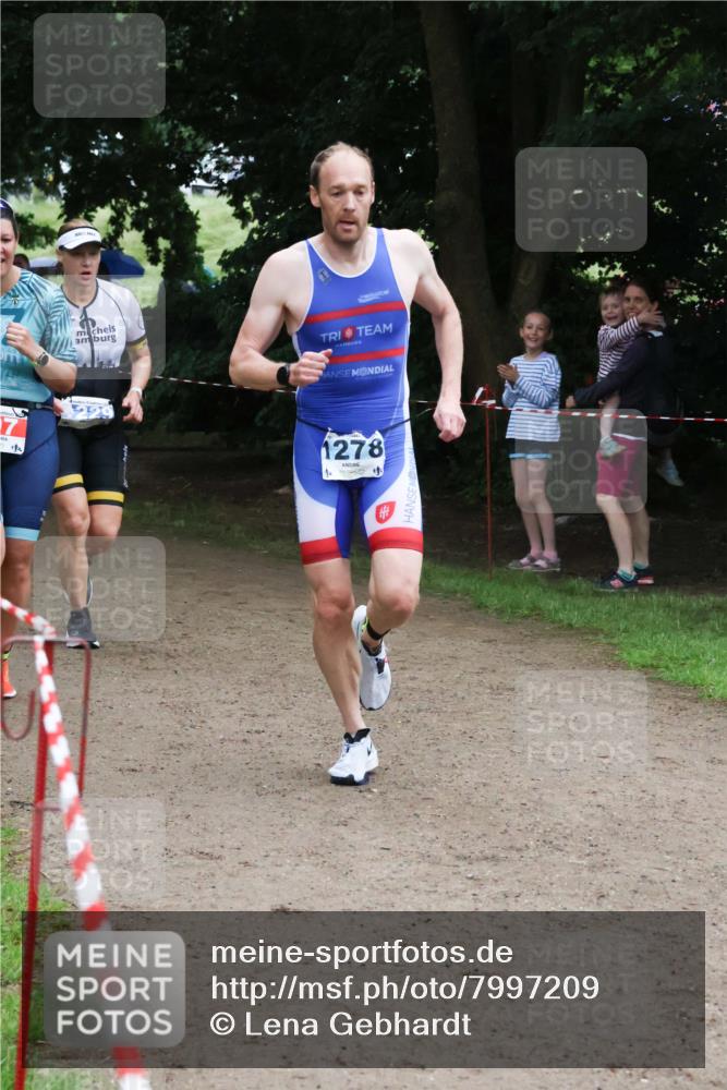 21.06.2025 - 27. Vierlanden-Triathlon Lena Gebhardt http://msf.ph/oto/7997209 15.06.2025 13:54:48 Laufen 1278 meine-sportfotos.de
