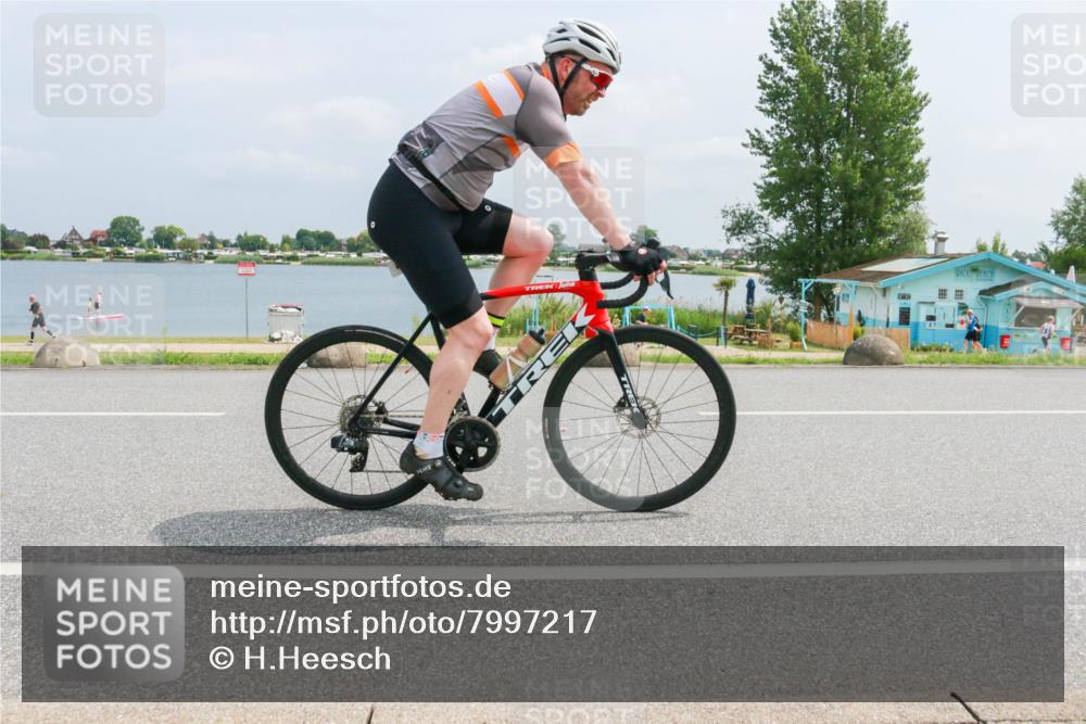21.06.2025 - 27. Vierlanden-Triathlon H.Heesch http://msf.ph/oto/7997217 15.06.2025 12:25:19 Radfahren 801 meine-sportfotos.de
