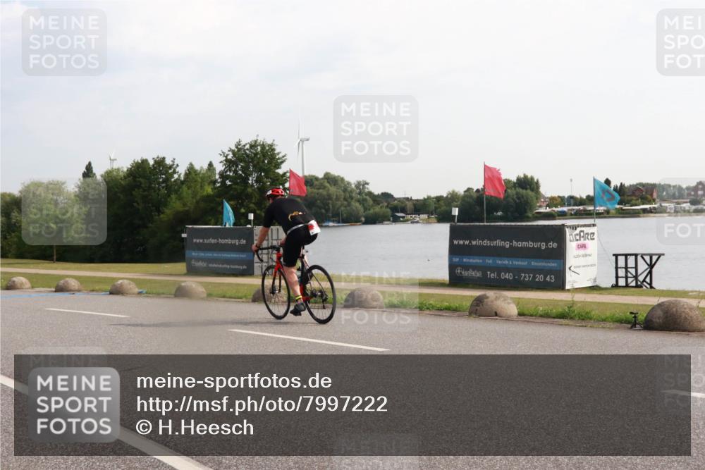 15.06.2025 - 27. Vierlanden-Triathlon H.Heesch http://msf.ph/oto/7997222 15.06.2025 09:33:09 Radfahren 34, 161, 235, 239 meine-sportfotos.de